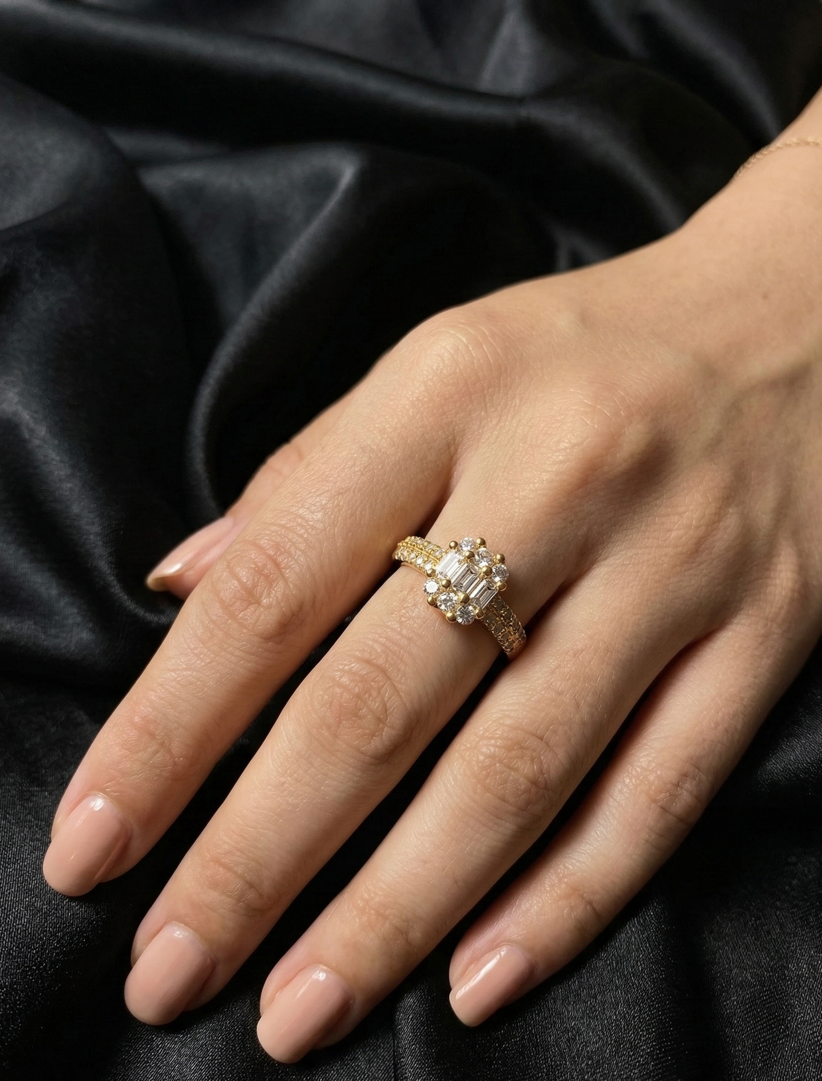 Fully pave-set gold Rings