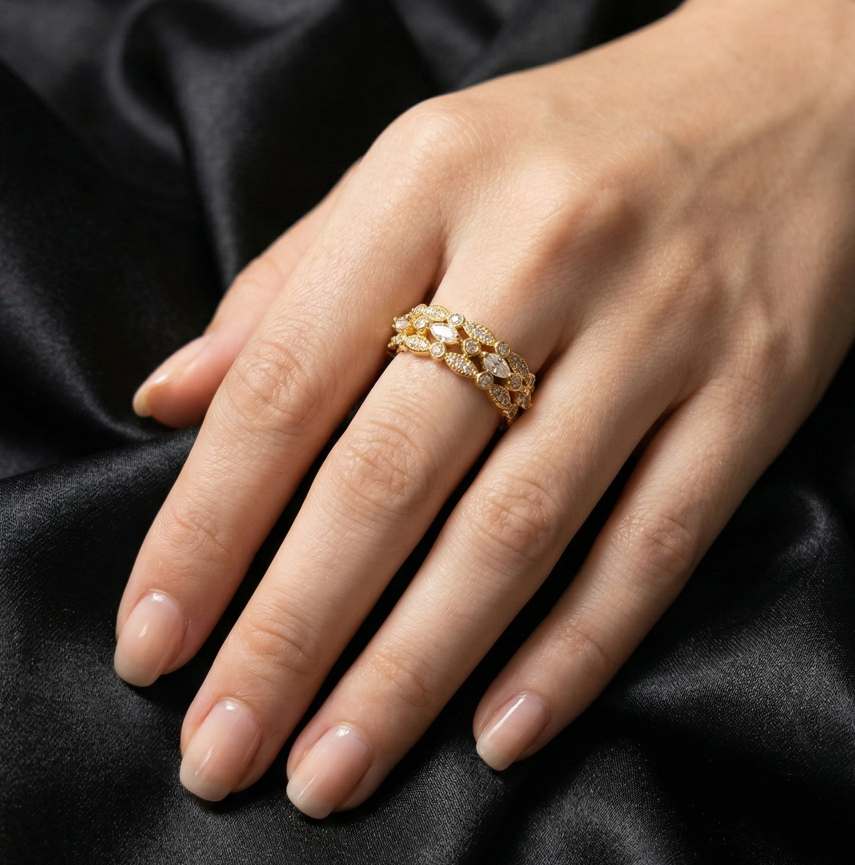 Fully pave-set gold Rings