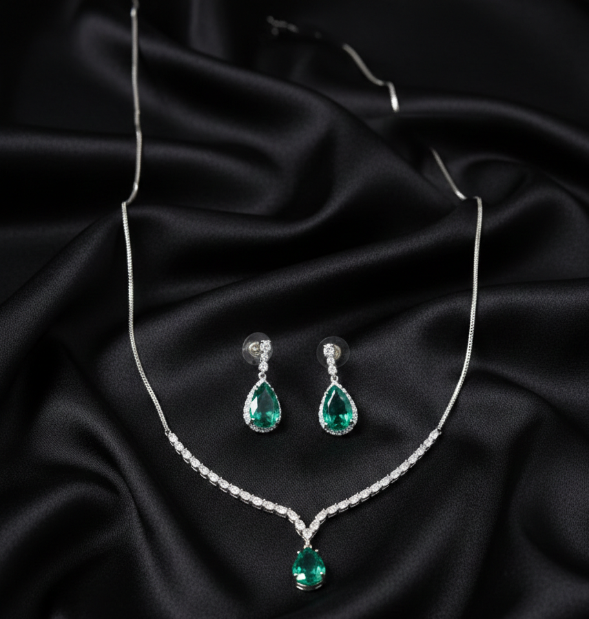 Royal Emerald Teardrop Jewelry Set
