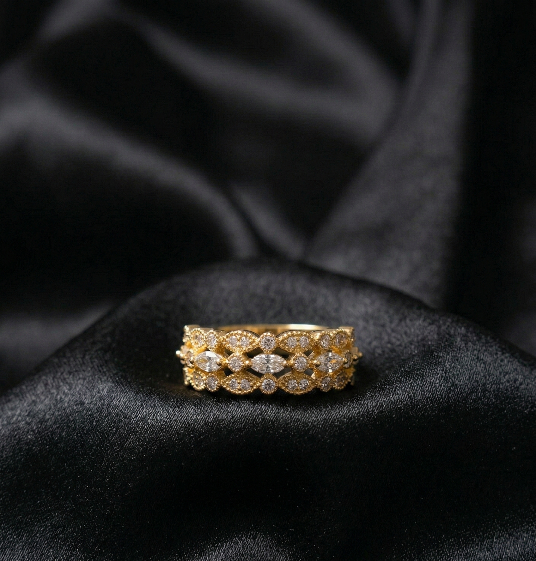 Fully pave-set gold Rings