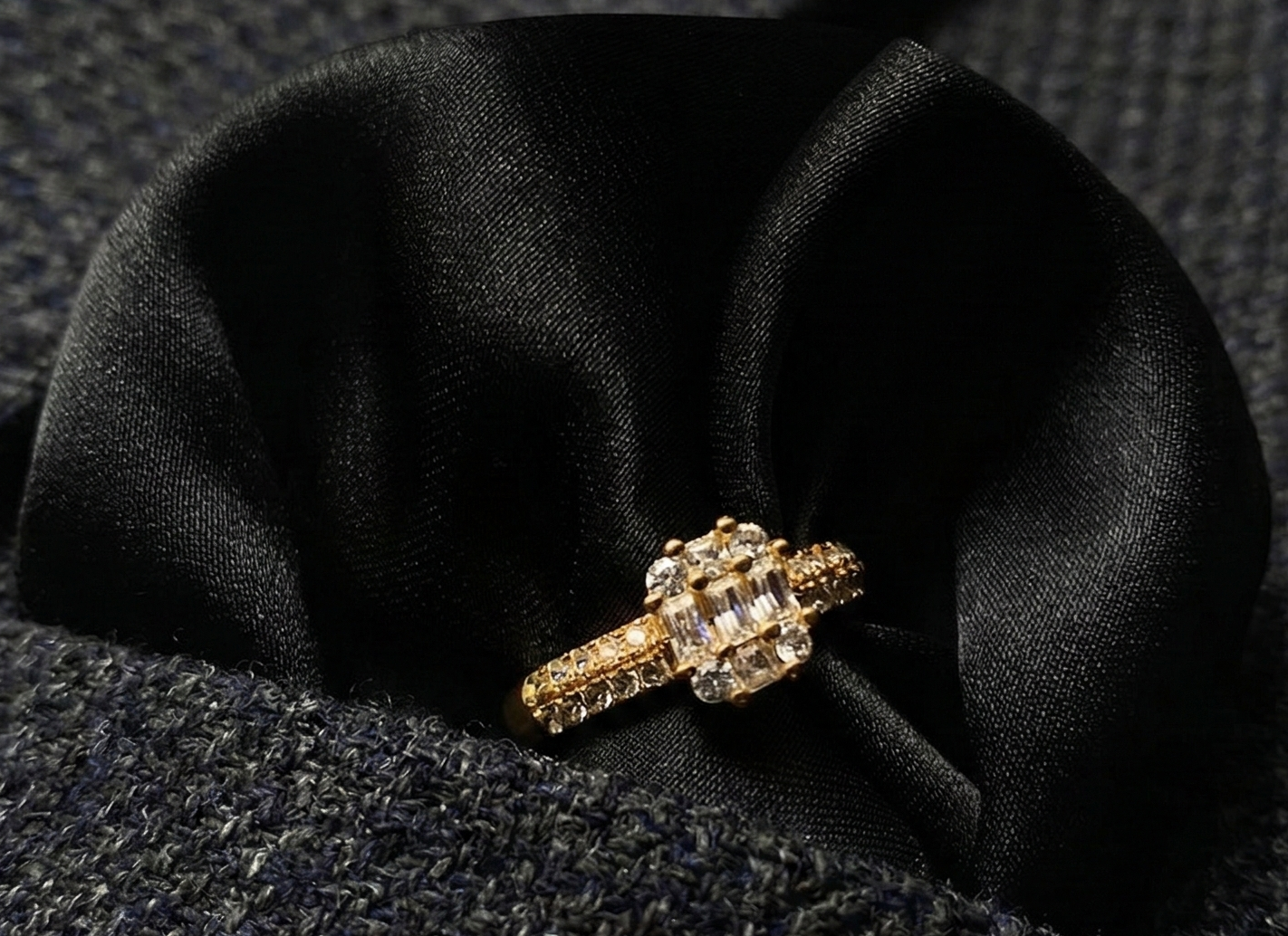 Fully pave-set gold Rings