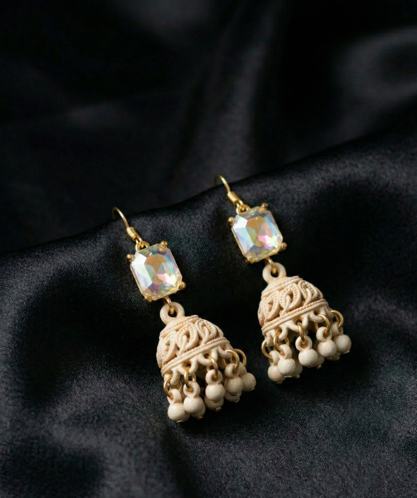 Vintage-Inspired Iridescent Jhumka