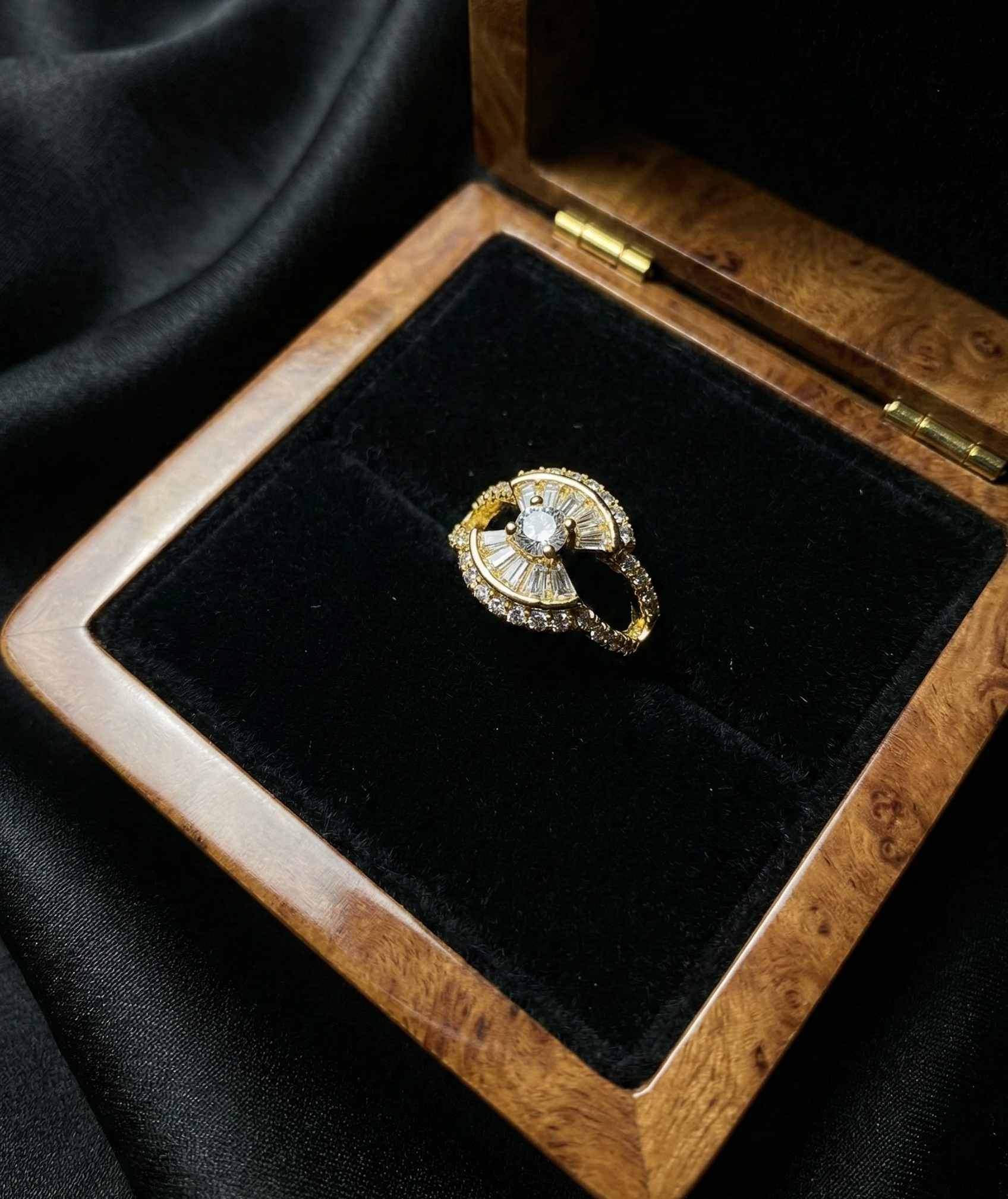 Fully pave-set gold Rings
